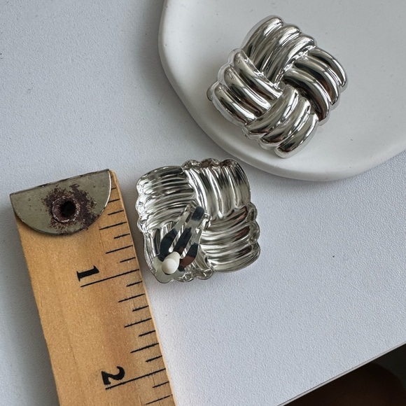 Vintage Silver Line Texture Square Clip On Earrings - Picture 3 of 6